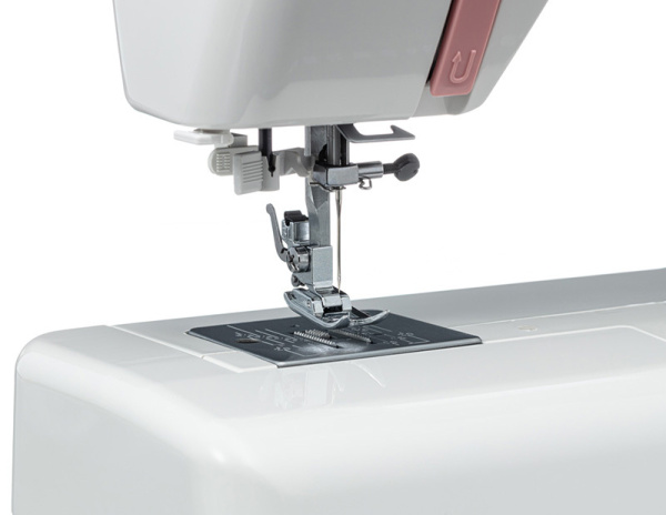 Электромеханическая швейная машина Janome Pink 25