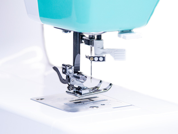 Электромеханическая швейная машина Chayka SKY 515