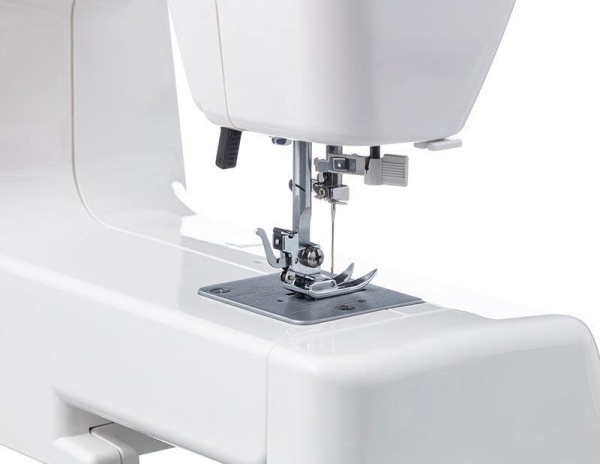 Электромеханическая швейная машина Janome XV-7